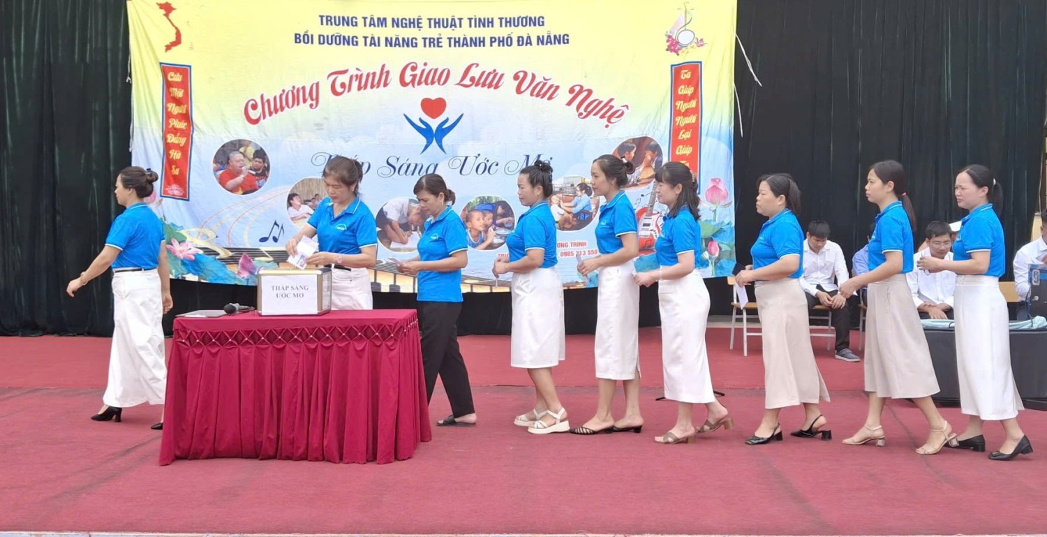 TRƯỜNG TH-THCS THANH TRƯỜNG TỔ CHỨC  CHƯƠNG TRÌNH GIAO LƯU VÀ ỦNG HỘ HỌC SINH KHUYẾT TẬT